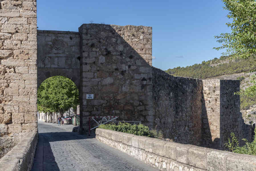 Cuenca 051 - castillo - Arco de Bezudo.jpg